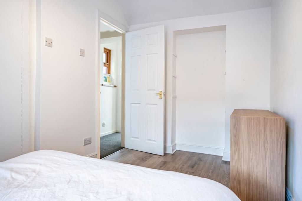 Modern 3 Bedroom House Close To Ferry And City Centre 벨파스트 외부 사진