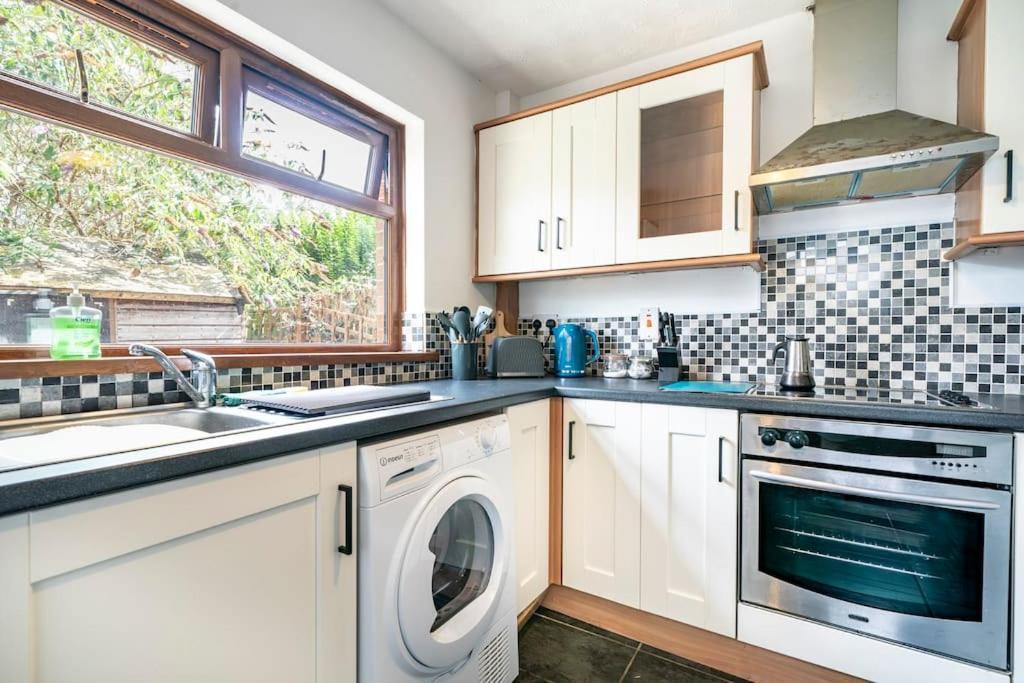 Modern 3 Bedroom House Close To Ferry And City Centre 벨파스트 외부 사진
